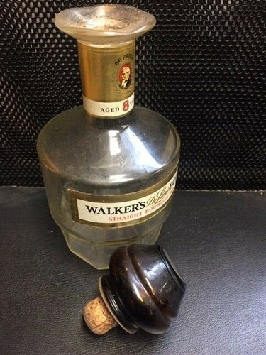 Vintage WALKER'S Deluxe Bourbon Whiskey Aged 8 years glass Bottle Decanter - Picture 4 of 5