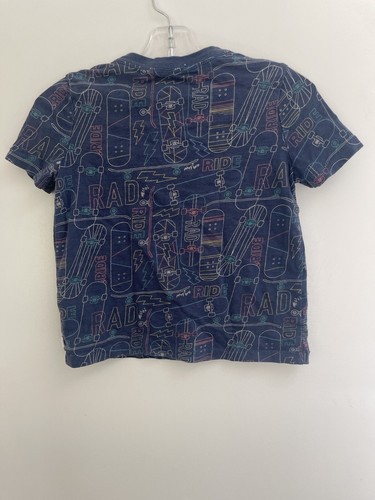 Gap Kids Boys Colorful Skateboards Pocket V-Neck Short Sleeve Shirt Blue XS - Picture 4 of 4