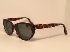 Elizabeth Arden Sunglasses EA19 