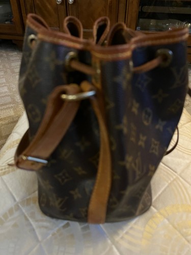 Louis Vuitton authentic leather large bucket and drawstring - Picture 4 of 9