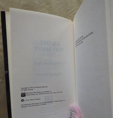 CHARLOTTE MACLEOD An Owl Too Many 1st Ed Hc Dj 1991 - Picture 3 of 3
