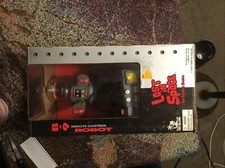 1998 TOY ISLAND 10” B-9 LOST IN SPACE REMOTE CONTROL ROBOT (NEW IN BOX)