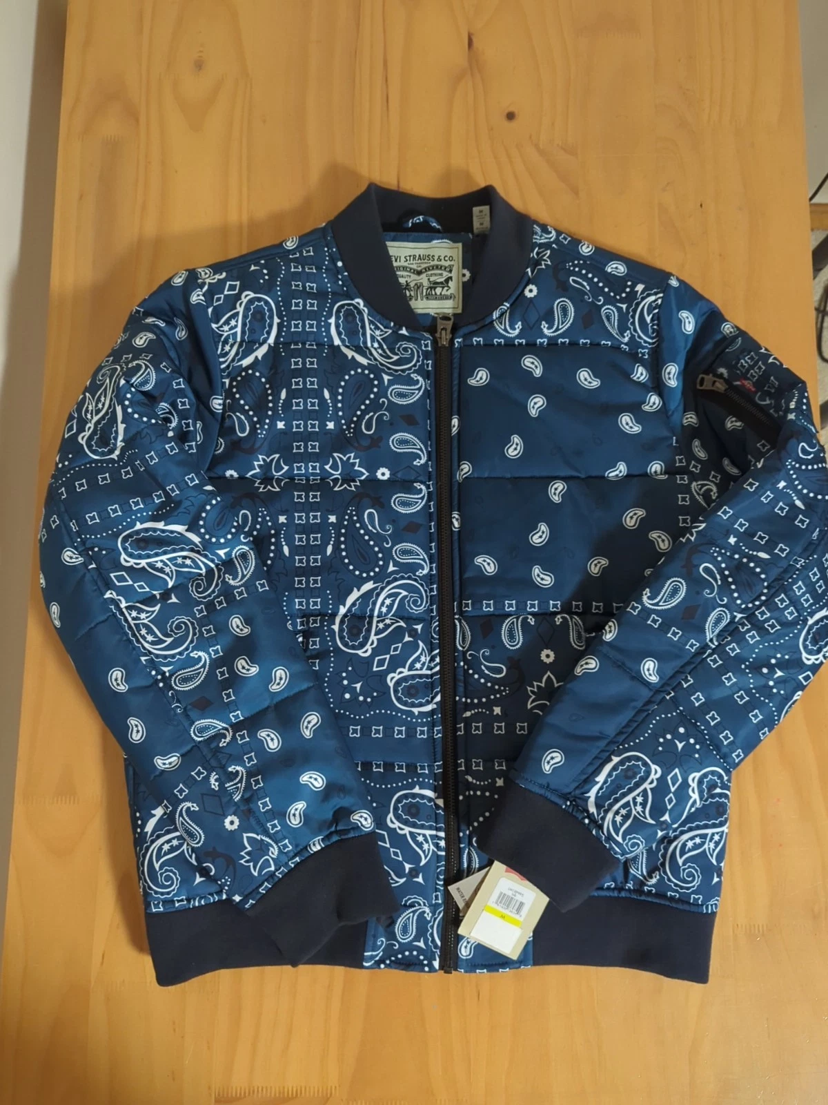 Levi's Insulated 3 Pocket Mens Jacket Teal Paisley Medium M New NWT
Opens in a new window or tab