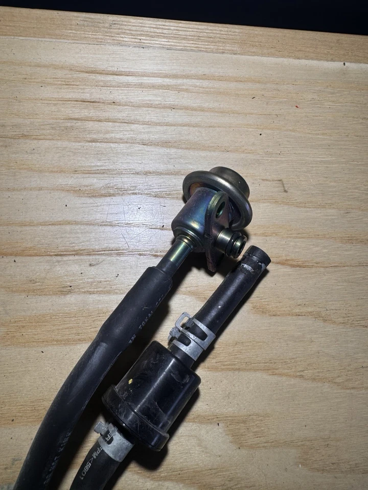 NISSAN 350Z VQ35DE 2003-2006 AMORTIGUADOR DE COMBUSTIBLE REGULADOR MANGUERA Y LÍNEA DE VENTILACIÓN CON CLIP Foto 2 de 4