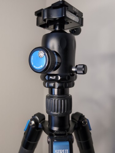 (Mint) Sirui Tripod W-2204 Carbon Fiber Tripod with Sirui K-30x Ball Head - Picture 6 of 16