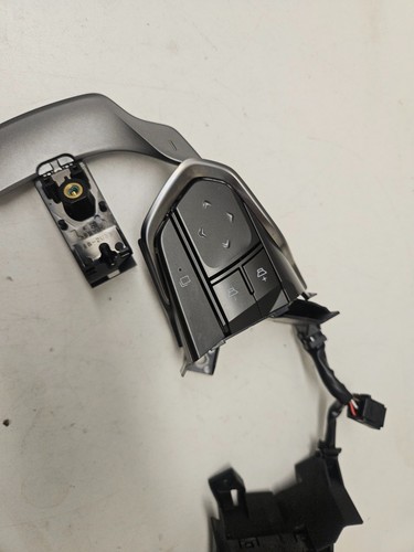2024 - LEXUS RX Steering Wheel Button Switches 84250-0E680 - Picture 2 of 8