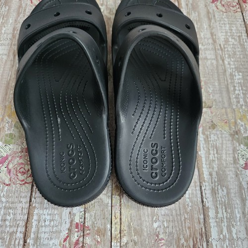 Sandalias Crocs para mujer 10 para hombre 8 negras clásicas icónicas cómodas dos correas excelentes - Imagen 5 de 11