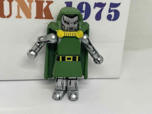Marvel Minimates Series 05 Dr. Doom no accessories - Picture 3 of 3