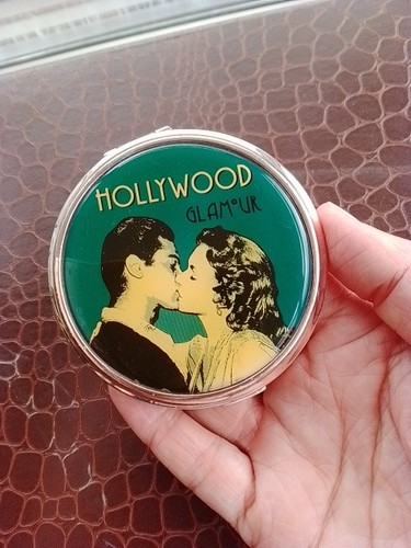 Vicci Powder Compact - Hollywood Glamour