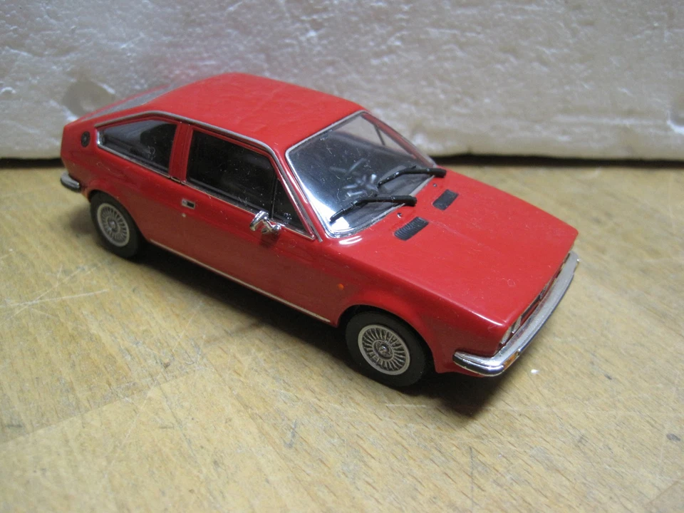 Minichamps 1:43 Alfa 5 minus 1 Spiegel