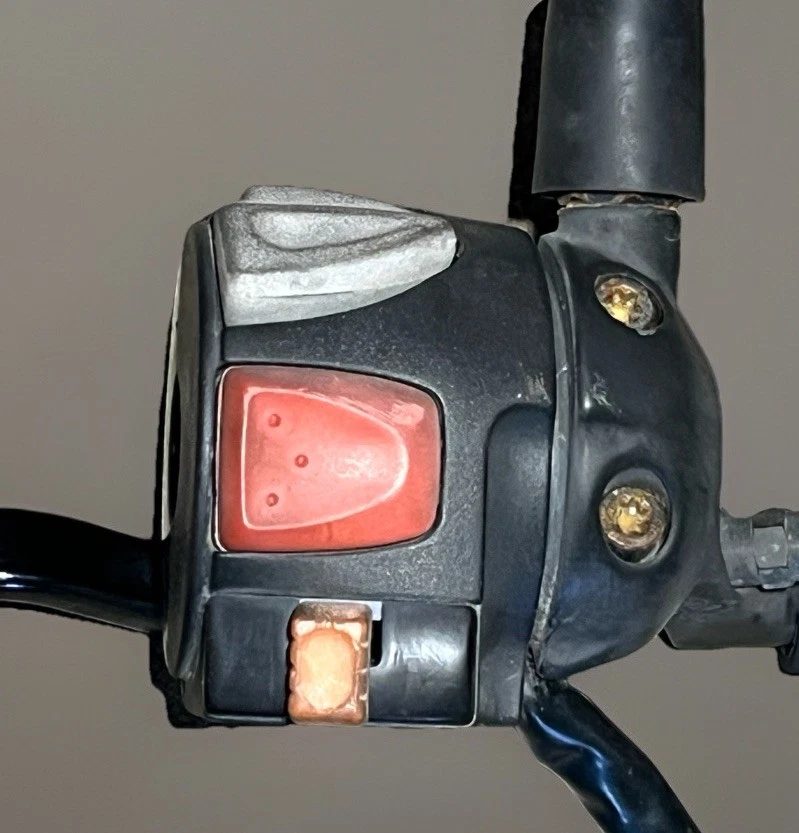 BMW F650CS 2003 01-05 Bufanda OEM Interruptor izquierdo Señal de control Espejo de embrague. Foto 2 de 4