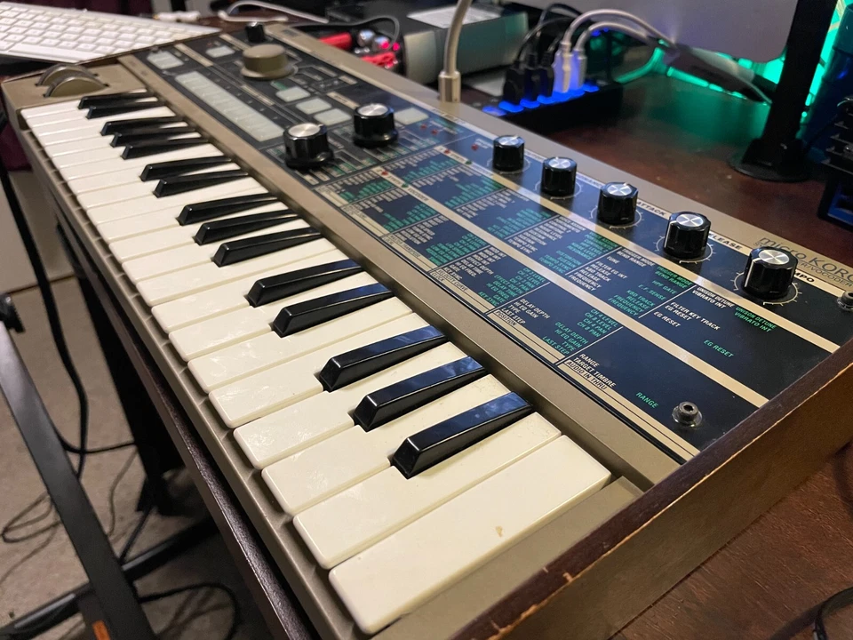 Korg MICROKORG 37 Keys Analog Modeling Synthesizer/Vocoder (Brown) - Image 2 of 3