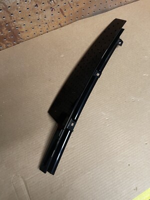VOLVO XC60 MK2 Front Right Door Window Vertical Trim Panel
