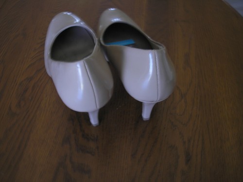 Comfort Plus by Predictions round Toe Beige Pumps Heels Size 6-1/2 W - Picture 3 of 4