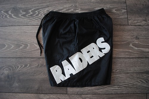 VINTAGE APEX ONE OAKLAND RAIDERS SHORTS 100% NYLON BLACK COLOR MENS MEDIUM RETRO - Picture 4 of 14