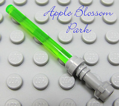 NEW Lego Star Wars Minifig Trans GREEN LIGHT SABER Minifigure Jedi Weapon w//GOLD
