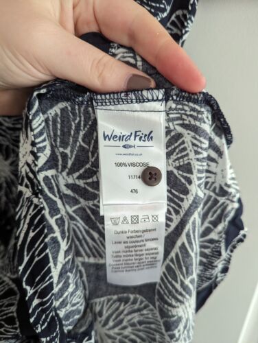 Brandneu mit Etikett Weirdfish "Milli" Blätterdruck marineblau weiß Shirtkleid Größe 8 UVP 45 £ - Bild 10 von 16