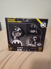 DC SUPER HEROES BATMAN FIGURINE BAT SIGNAL USB PROJECTION LED LAMP RARE 