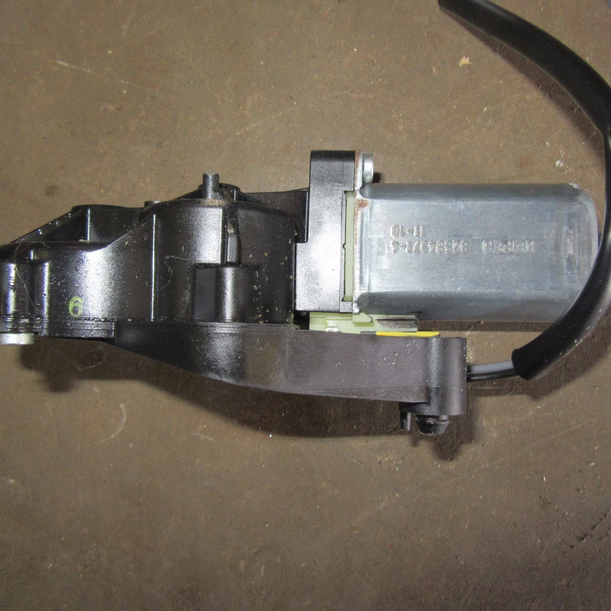 MERCEDES 0390203367 W204 FRONT RIGHT SEAT MOTOR DRIVE OEM C CLASS 
