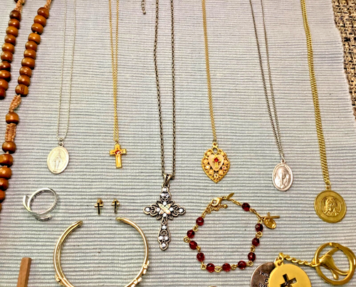 Vintage Avon, AJMC, Lia Sophia, Religious / Catholic Mixed Jewelry Lot - Picture 3 of 18