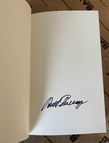 ARNOLD SCHWARZENEGGER AUTOGRAPHED - BE USEFUL SEVEN TOOLS FOR LIFE - SIGNED BOOK - Picture 3 of 3