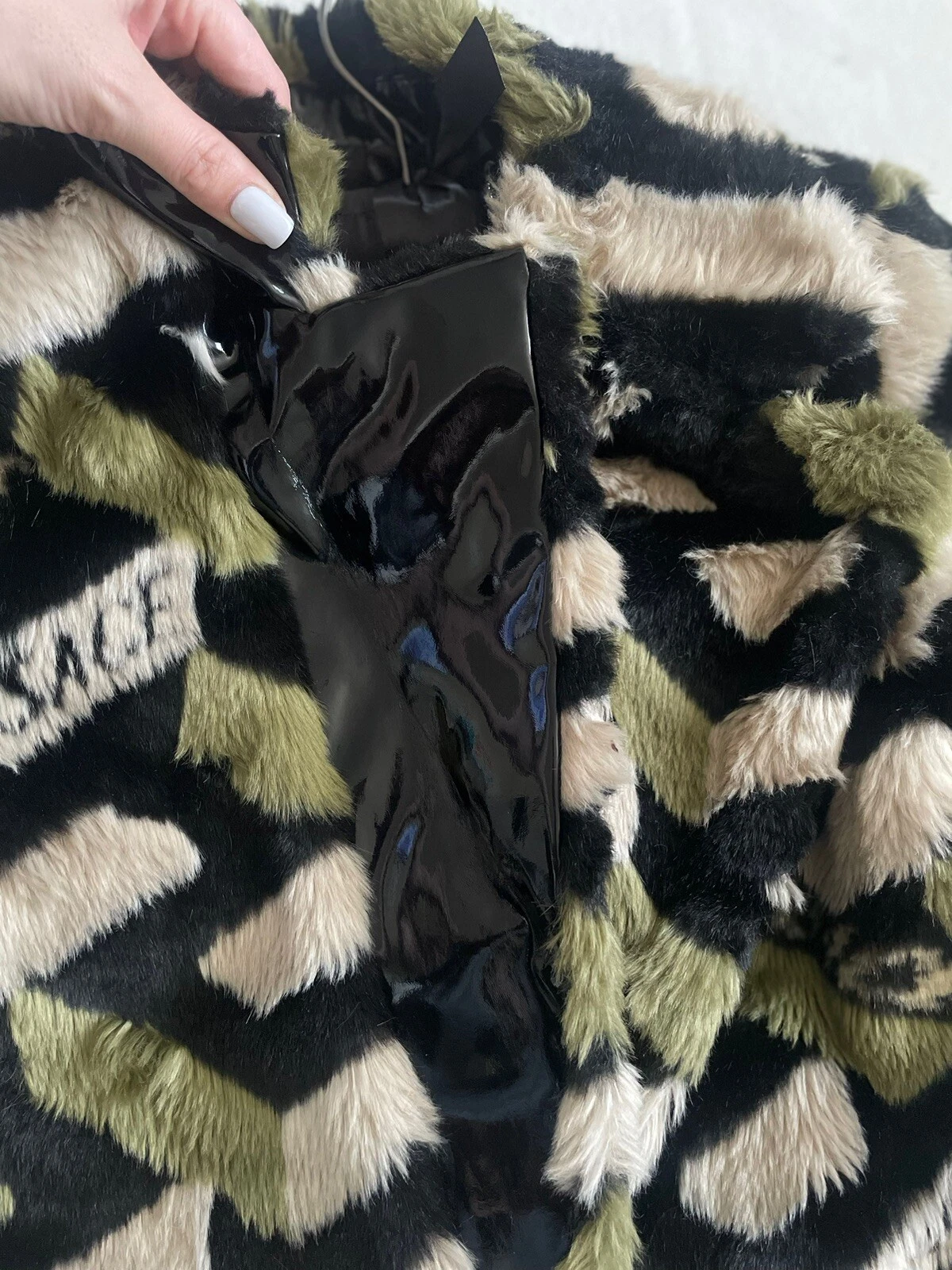 Cachi nero Versace La Greco pelliccia sintetica taglia 38