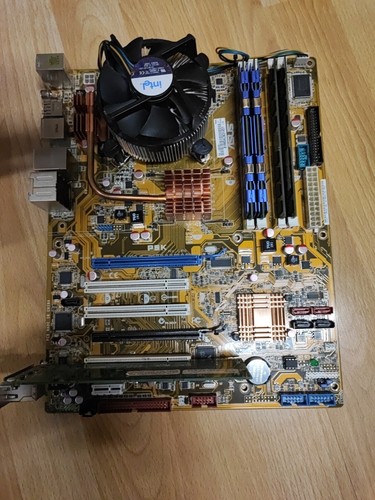 Asus Pk5 Mit Xeon, Kühler Und DDR2 Ram - Bild 6 von 7