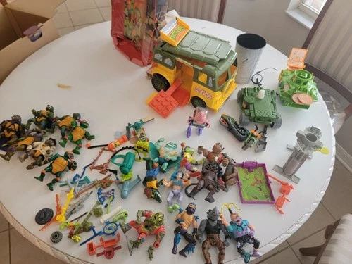TMNT  - Vintage 90s Teenage Munant Ninja Turtles Figures/Vehicles