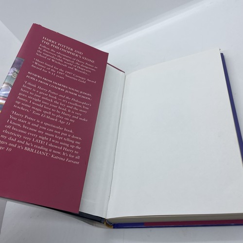 HARRY POTTER AND THE PHILOSOPHER'S STONE J.K ROWLING HC BOOK - Foto 3 di 5