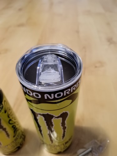 Vaso de acero inoxidable Lando Norris Monster 20 oz con tapa pajita MÁS bebida y montaña rusa - Imagen 4 de 6
