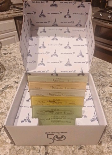 WDW 2022 50th Anniversary Vault Magic Kingdom ABCDE Tickets Tablett Untersetzer Set NEU - Bild 14 von 18