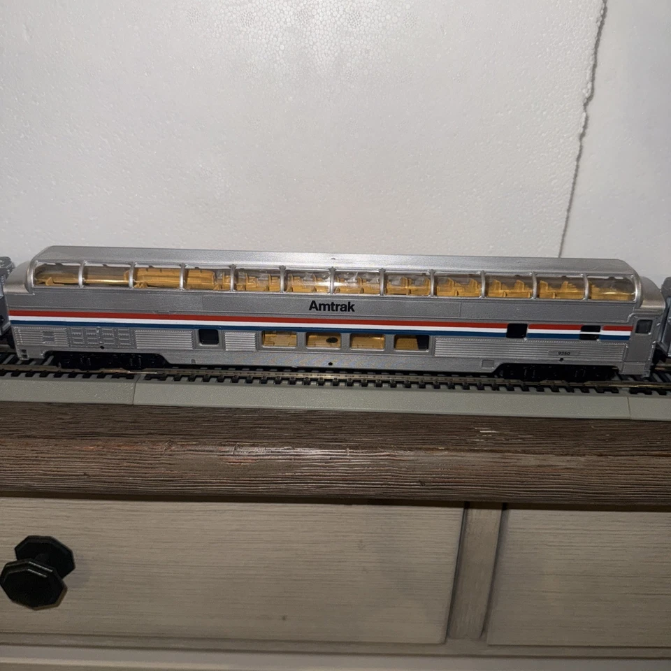 Bachmann/Concor/Athern Amtrak Passenger Coaches HO X4 Lighted Coach B044 - Image 4 of 4