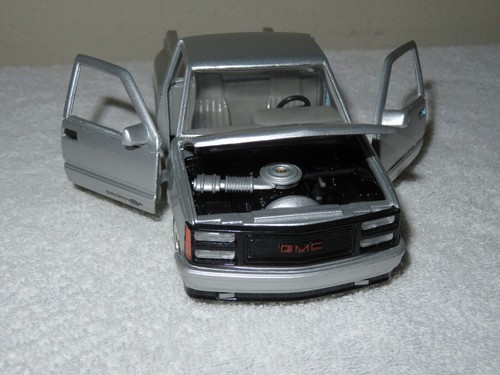 1992 GMC SIERRA PICKUP STEPSIDE SILVER 1:24 MOTOR MAX OPENING HOOD DOORS TAIL - Picture 8 of 11