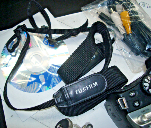 Cámara digital FujiFilm Finepix serie S s8100fd 10,0 MP - negra - Imagen 6 de 12