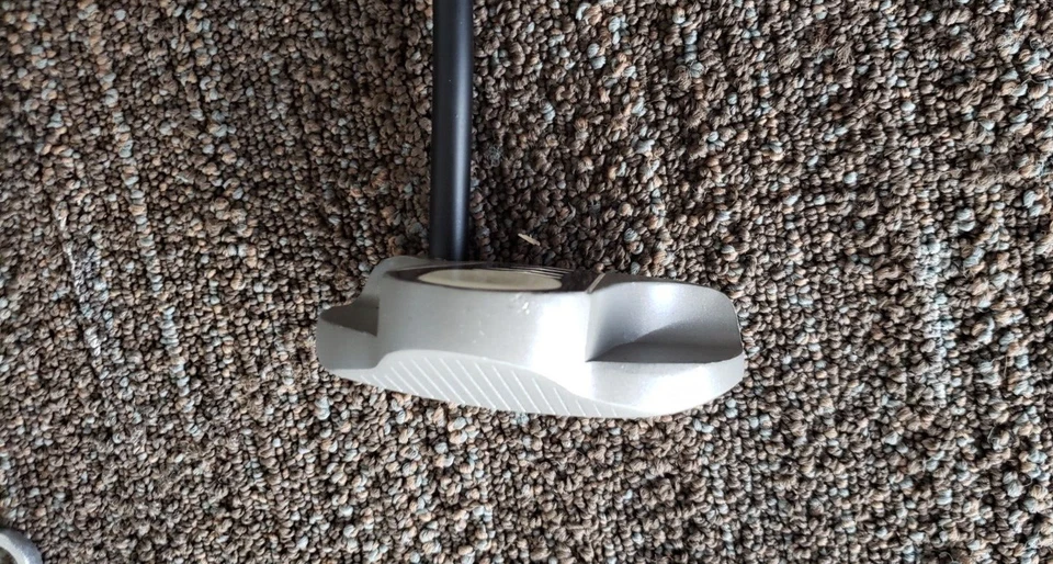 32.5 IN NEW CONFIDENCE JR TOUR MALLET PUTTER GOLF CLUB RH NEW CONDITION - Image 3 of 4