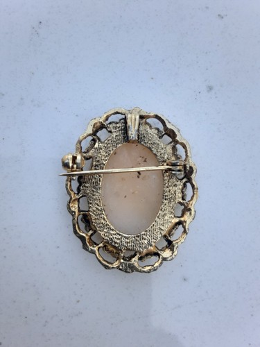 Antique Cameo Pendant/Broach - Picture 2 of 2