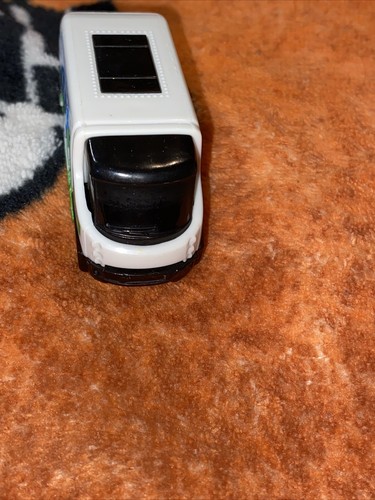MATCHBOX 2022 MBX ELECTRIC DRIVERS - EXCLUSIVE '09 INTERNATIONAL eSTAR WHITE - Picture 2 of 5