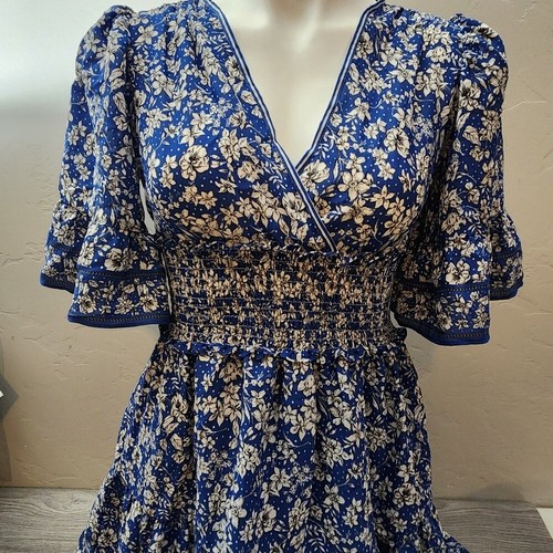 Max Studio Kleid blau weiß Gr. XS V-Ausschnitt gesmokt Taille Schlagärmel geblümt - Bild 14 von 15