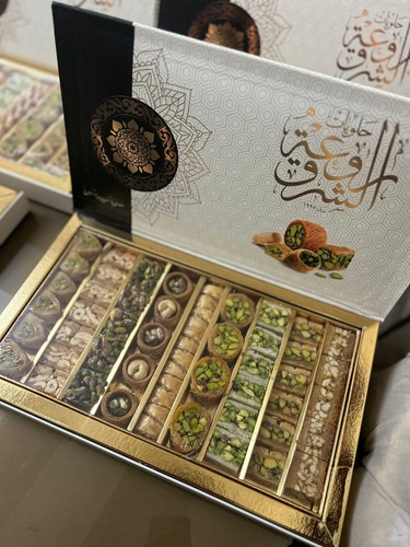 Premium Baklava with Pistachio Gift Box (Medium - 1.1KG) Arabic Sweets - Picture 5 of 8