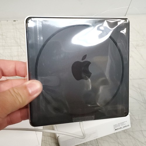 NEW Apple USB SuperDrive MD564LL/A External Optical Drive - Picture 6 of 9