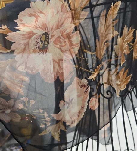 Gorgeous Vtg Ralph Lauren Floral Large 34” Silk Scarf With Hand rolled edges - Picture 9 of 11