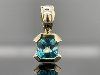 375/ Yellow Gold Cubic Zirconia Faceted Jewellery Hunting Pendant