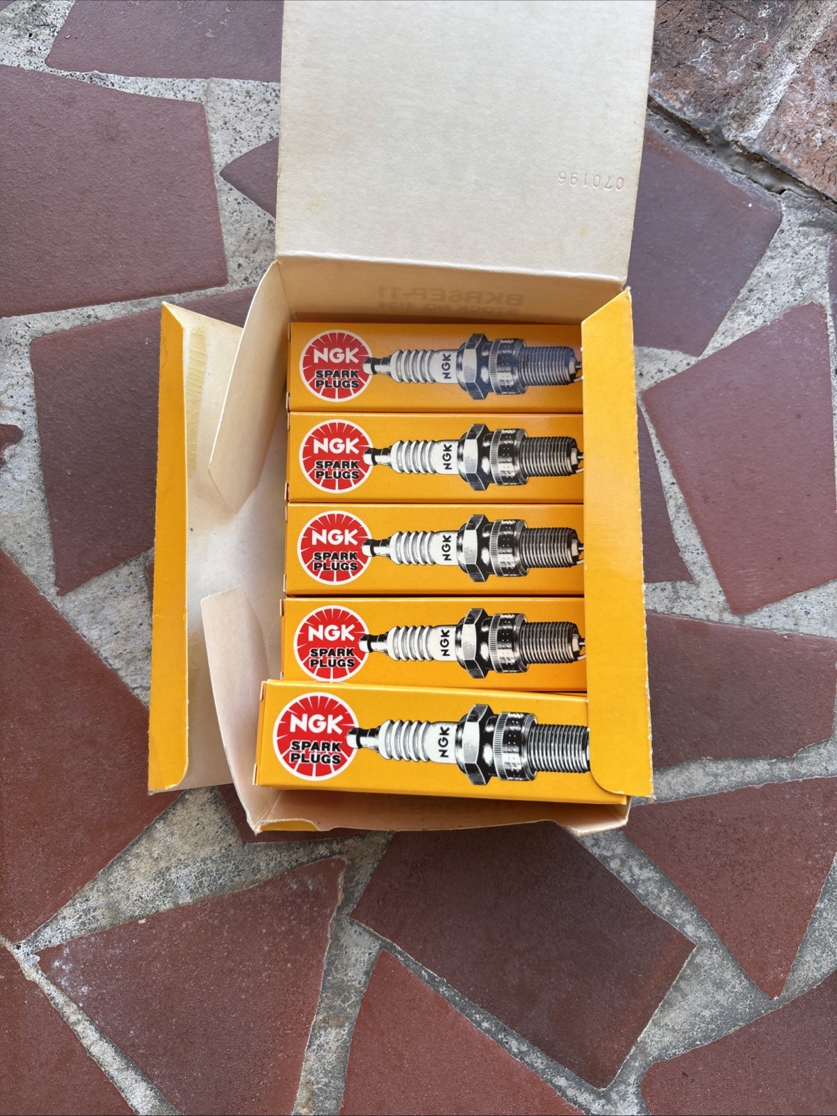 6 BKR6EP-11 4134 NGK Spark Plugs NOS