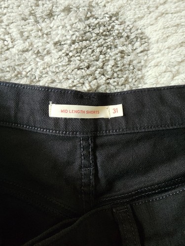 Levis Damengröße 31 mittellang schwarz Stretch Denim gerollte Bündchen Shorts - Bild 8 von 9