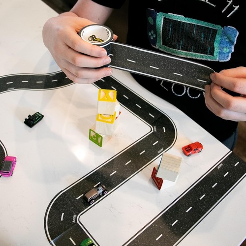 PlayTape Nastro Stradale per Auto Giocattolo - Bastoncini per Asfalto Piatto (30 piedi x 2 pollici) - Foto 7 di 9
