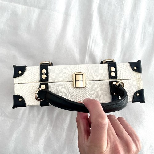 Like Dreams Womens Crossbody Purse Black White Luggage Style Clutch Pre Loved - Foto 7 di 16