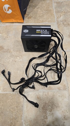 Fuente de alimentación Cooler Master MWE 650W 80 Plus Gold (enchufe EE. UU.) - Imagen 2 de 10