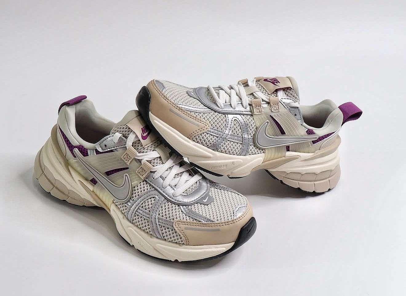 🔥Nike V2K Run Premium Light Bone Viotech HF4305-072 Women’s Size 7.5-9.5