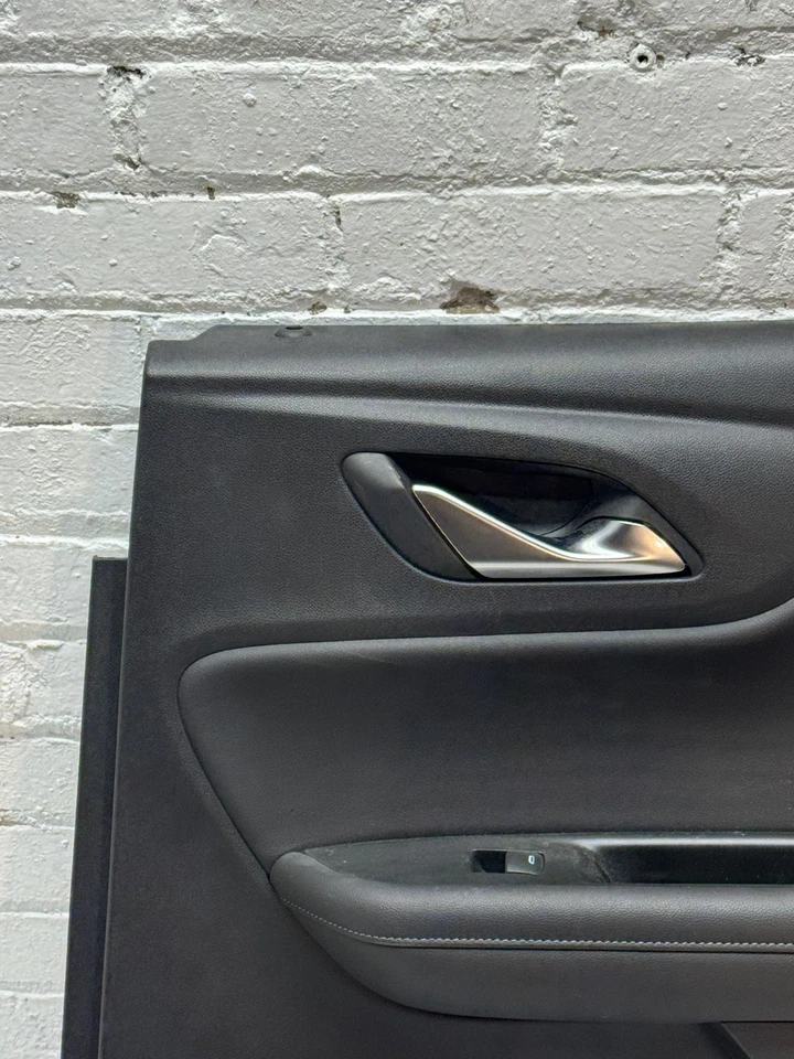 Chevrolet Blazer 2019-2023 cubierta de moldura de panel de puerta lateral trasera derecha 84997647 OEM Foto 4 de 4