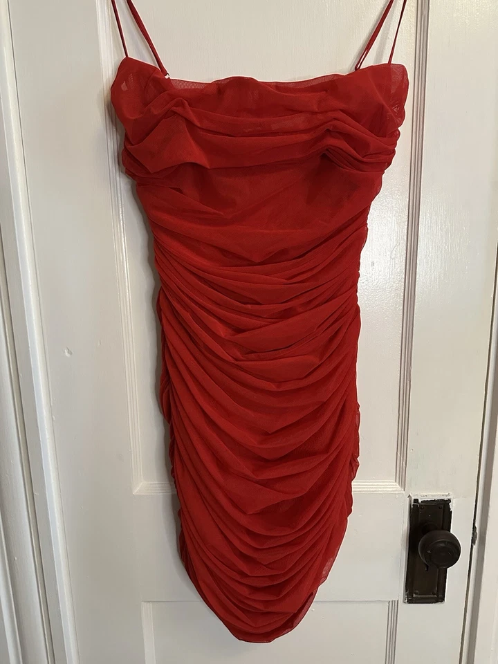 Mini Vestido de San Valentín HOUSE OF CB Ella Rojo Malla Reunida Talla Grande Foto 2 de 4